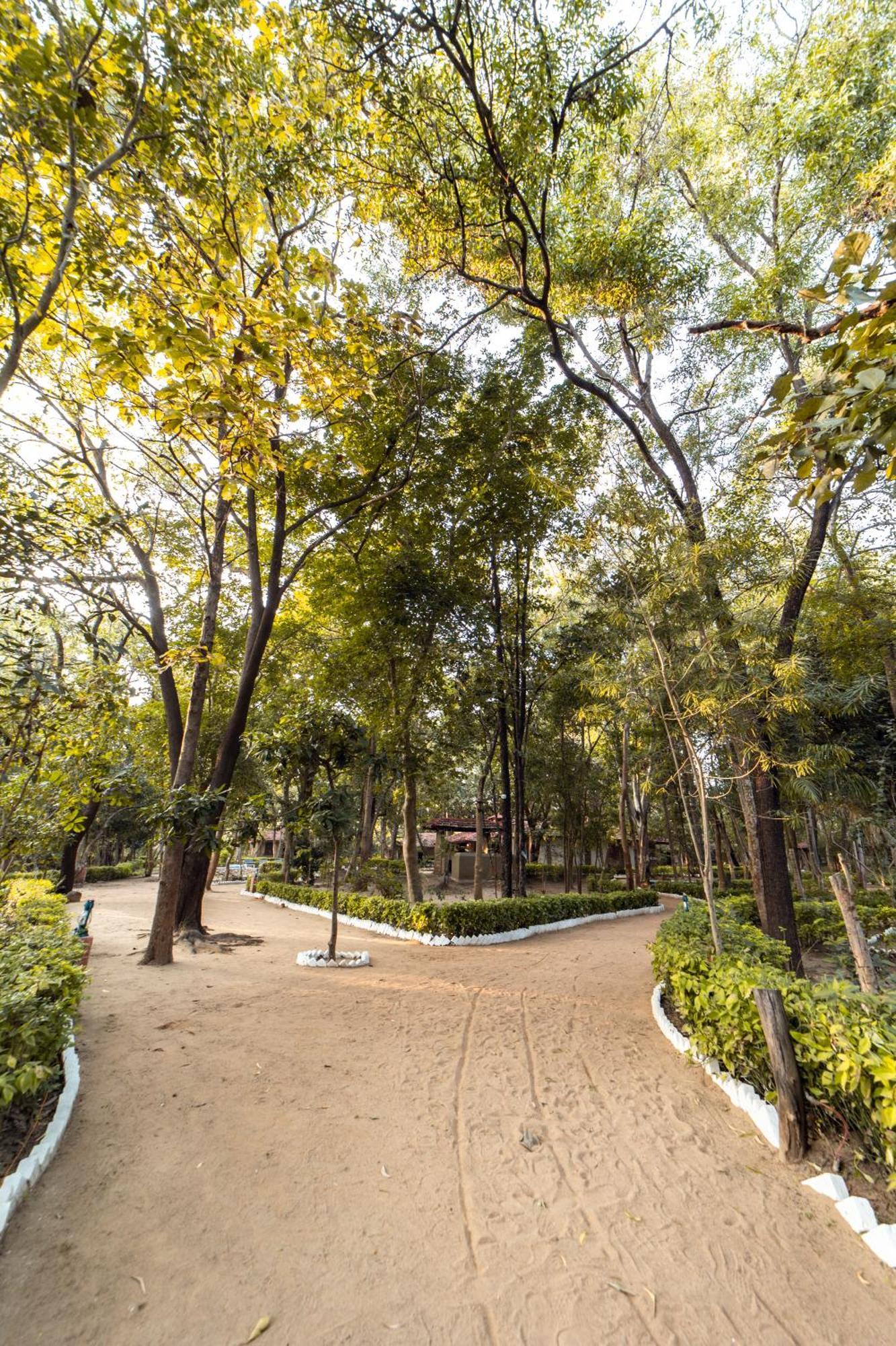 Tiger Trails Resort Tala  Bagian luar foto