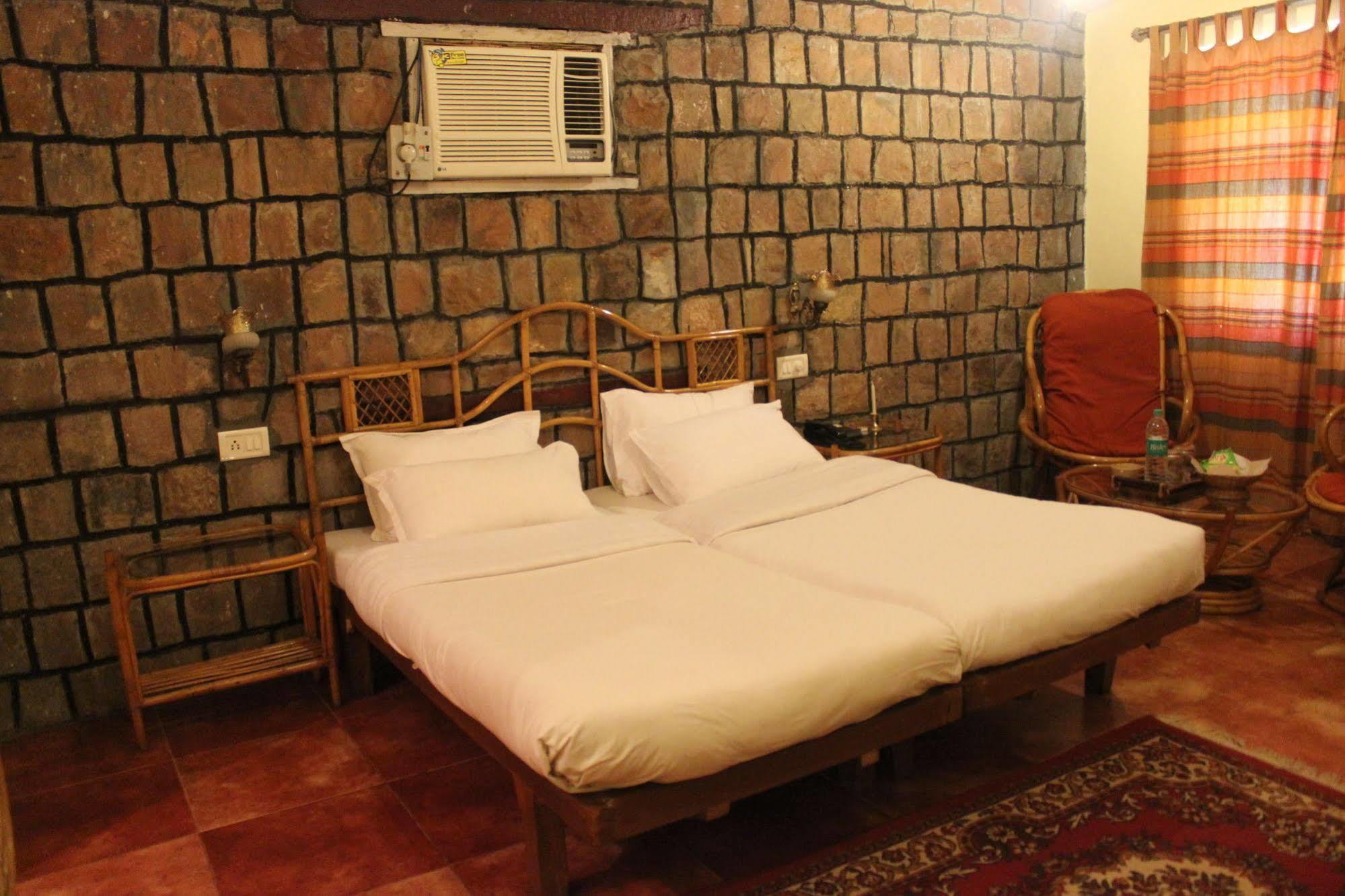 Tiger Trails Resort Tala  Bagian luar foto