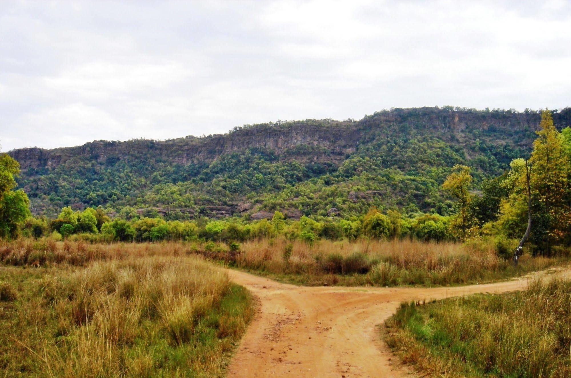 Tiger Trails Resort Tala  Bagian luar foto